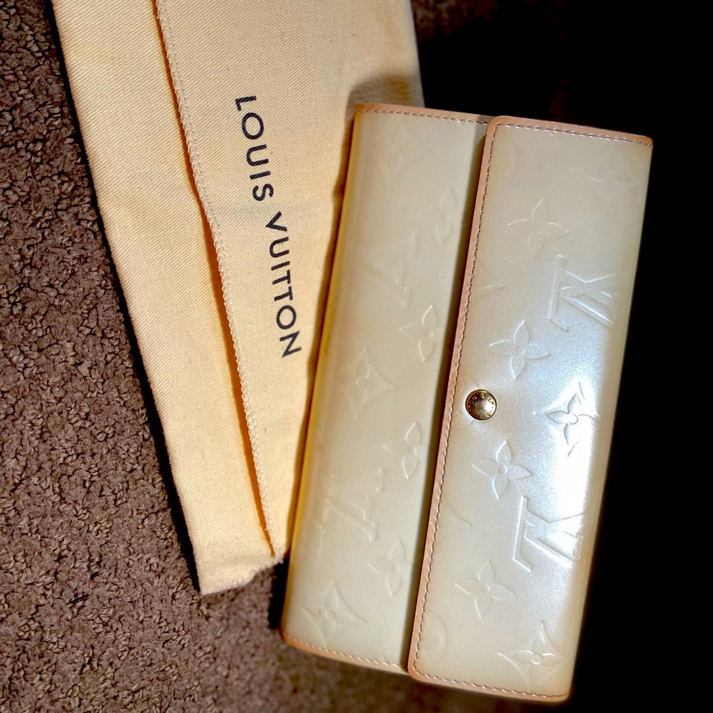 LV VERNIS SARAH LONG WALLET